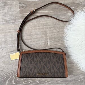 👜 MICHAEL KORS Jet Set Medium Curved Top Zip Crossbody Shoulder Bag Purse